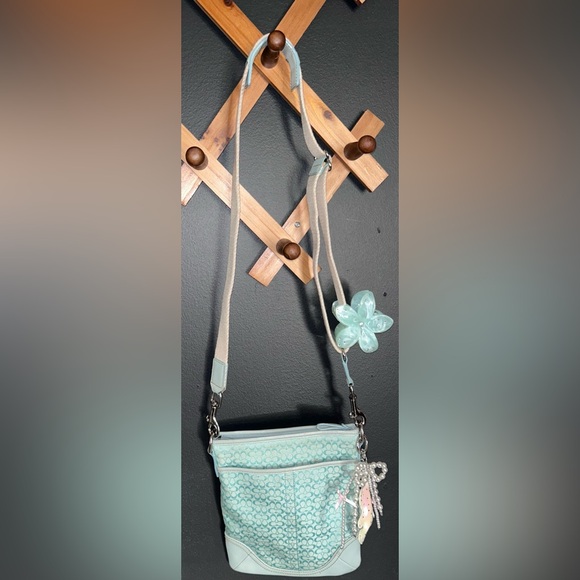 Vintage Coach BabyBlue Signature C crossbody bag with leather trim and Bag Charm - Picture 14 of 16